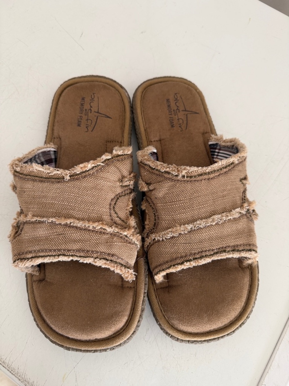 Men’s size 10 blue fin memory foam Frayed Double Strap Slide Sandals never worn